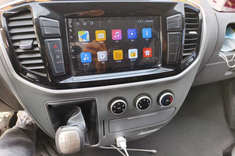 Used SAIC MAXUS Xintu V80 2019 2.5T Classic Model 6-Speed Manual Aotong Long Wheelbase Mid-Height 7-Seater