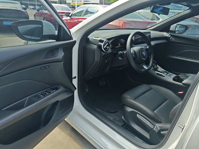 Used MG 5 2025 180 DVVT Global First Edition — 15
