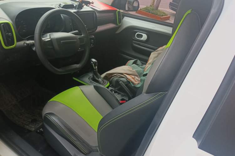 Used Roewe Clever 2021 302 km New Four-Seater Super-Efficient Version Left Front Seat