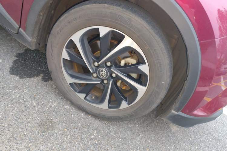 Used Toyota IZOA 2018 2.0L Yixuan Sunroof Version China V Standard Right Front Wheel Hub