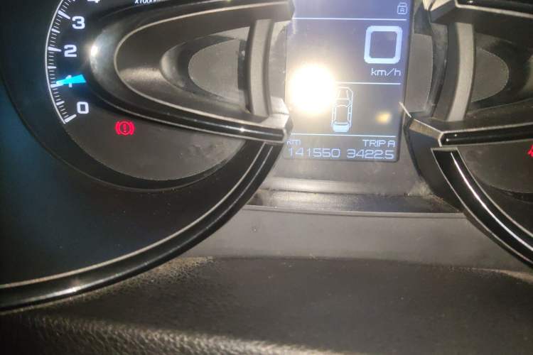 Used Dongfeng Aeolus AX7 2015 2.0L Manual Zhiyi Trim
