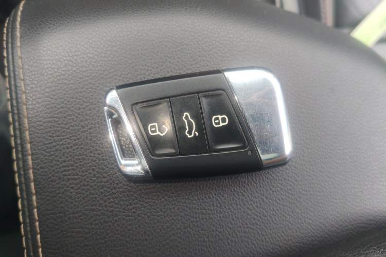 Used Volkswagen Passat 2020 330TSI Elite Edition China VI Vehicle Key
