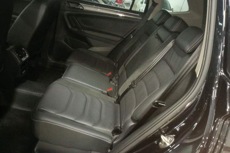 Used Volkswagen Tiguan L 2021 330TSI Automatic Two-Wheel Drive R-Line Enhanced Edition Left Rear Seat