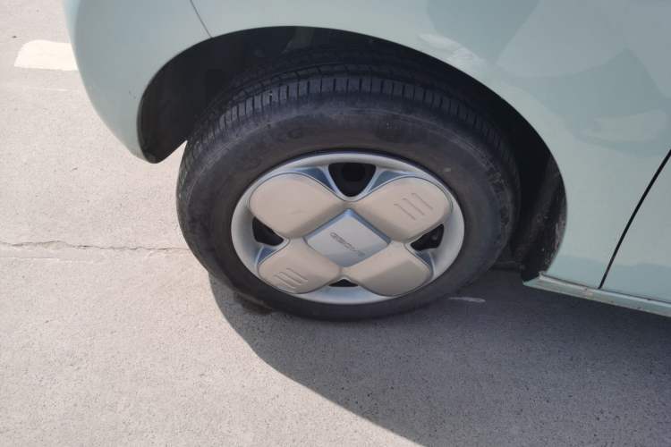 Used Geely Galaxy Panda 2023 Panda Mini 200km Endurance Bear Left Front Wheel Hub