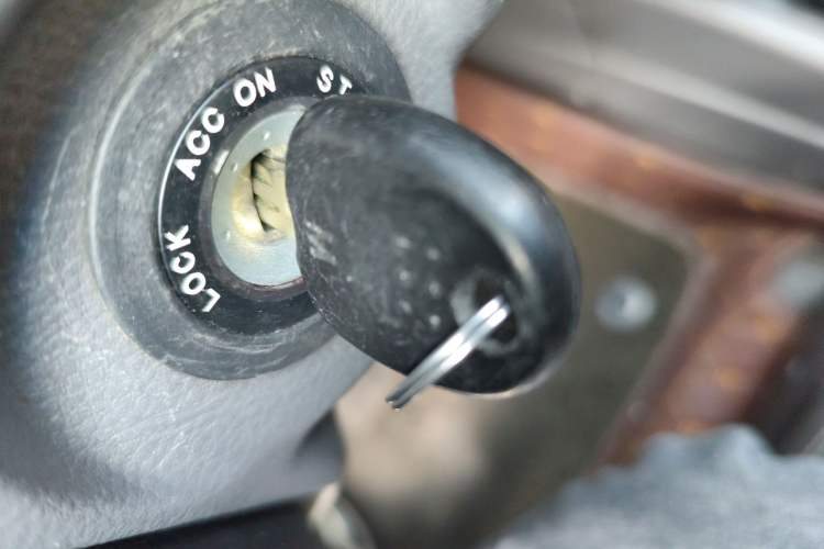 Used Hyundai Santa Fe Classic 2010 2.4 Comfort Edition 7-Seater Four-Wheel Drive Vehicle Key