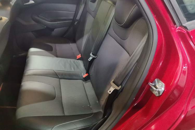 Used Ford Focus 2012 Hatchback 1.6L Automatic Fashion Edition
