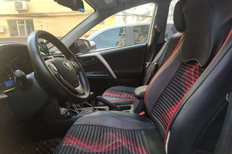 Used Toyota RAV4 2016 2.0L CVT Two-Wheel Drive Fashion Edition China V Standard Left Front Seat