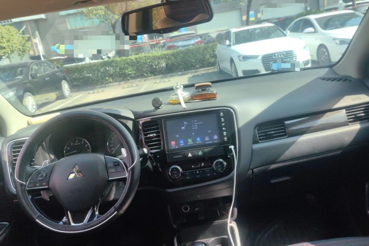 Used Mitsubishi Outlander 2019 2.4L 4x4 Zhi Xiang Edition 7 Seats China V Emission Standard