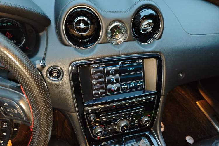 Used Jaguar XJ 2014 XJL 2.0T Two-Wheel-Drive Elegant Business Edition Audio And AC Panel