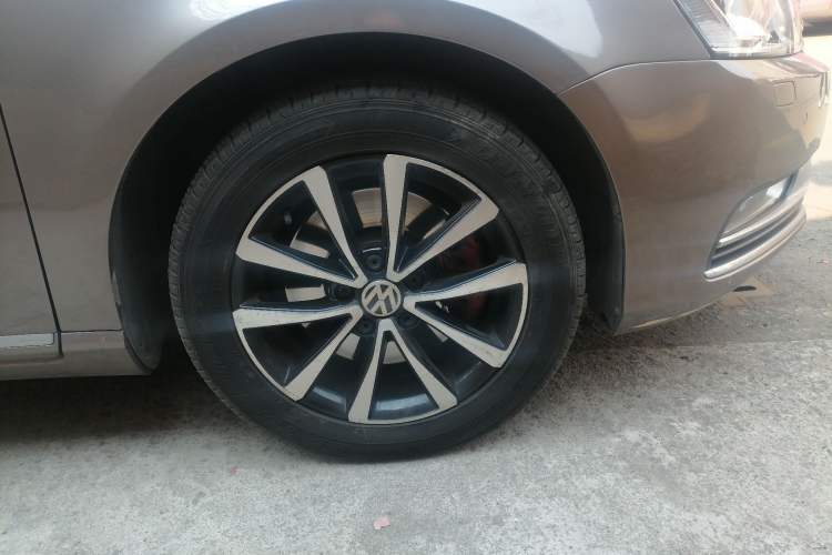 Used Volkswagen Magotan 2012 1.8TSI Luxury Model Right Front Wheel Hub