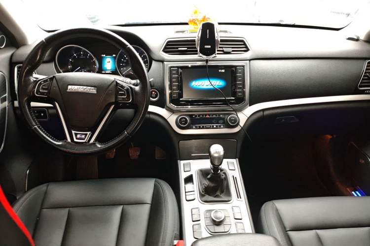 Used Haval H6 Coupe 2015 Blue-Label Facelift 2.0T Manual Two-Wheel Drive Urban Version
