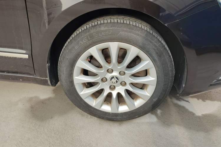 Used Skoda Superb 2013 1.8TSI Automatic MingShi Edition Right Front Wheel Hub