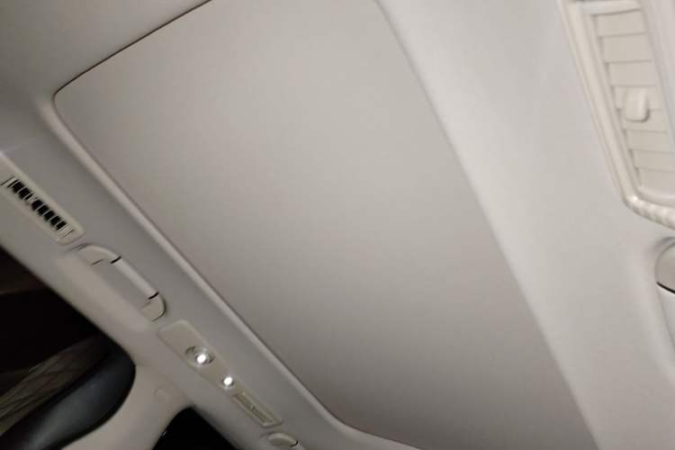 Used Denza D9 2022 DM-i 1040 Prestige Model
