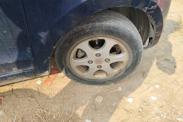 Used Wuling Hongguang 2010 1.4L Standard Version Right Front Wheel Hub