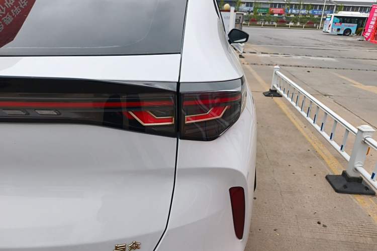 Used Volkswagen ID.UNYX 2024 Revised Pro Long-Range Version Right Rear Taillight