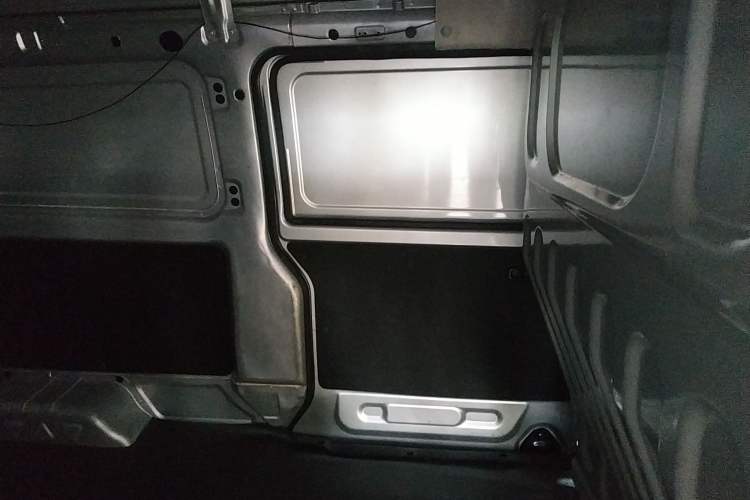 Used Jinbei Hiace X30 2023 1.5L Super-Enjoyment Van 2/5 Seats Non-Air-Conditioned Version SWC15M