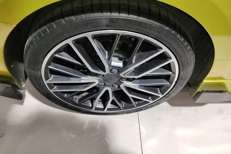 Used Lynk & Co 03 2020 03+ 2.0TD Automatic Performance Package Edition Right Rear Wheel Hub