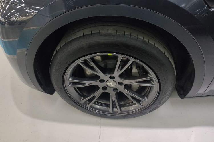 Used Tesla Model Y 2024 Rear-Wheel-Drive Version Exterior 4