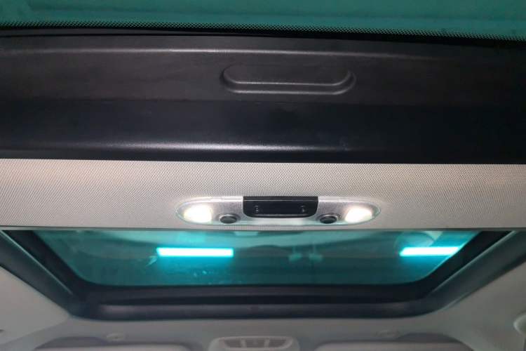 Used MINI 2016 1.5T COOPER Pioneer Edition Five-Door Model Headliner