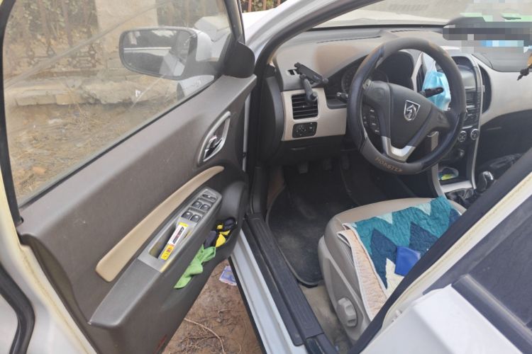 Used Baojun 630 2011 1.5L manual Elite version
