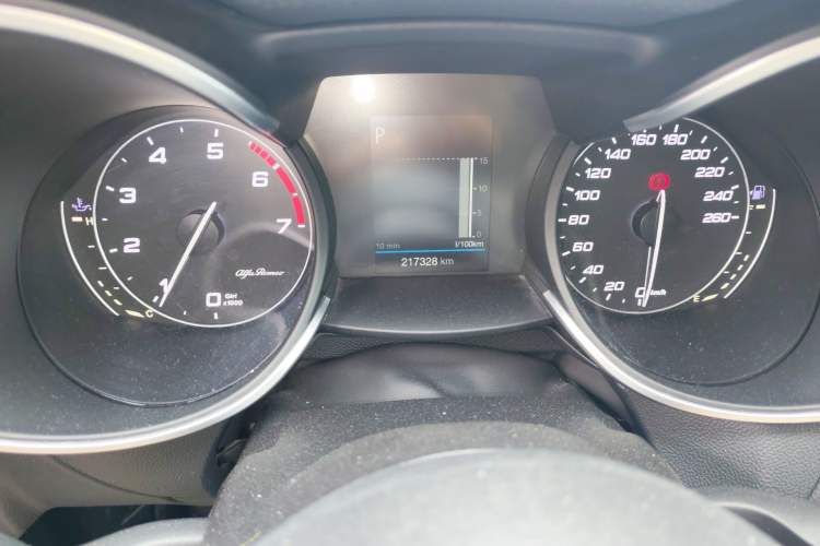 Used Alfa Romeo Stelvio 2017 2.0T 200HP Elite Edition Odometer Close Up