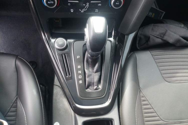 Used Ford Focus 2017 Hatchback 1.6L Automatic Fashion Edition Smart Drive Version Gear Lever