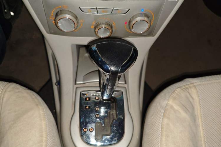 Used Citroen C-Quatre 2011 Hatchback 1.6L Automatic XuanYa Model Gear Lever