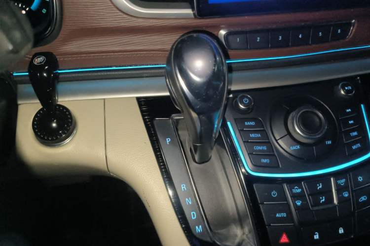 Used Buick GL8 2015 2.4L Luxury Business Premium Edition