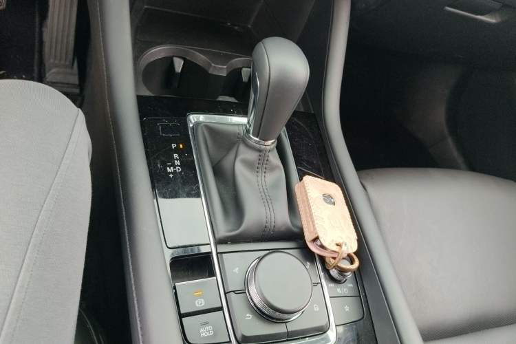 Used Mazda 3 Axela 2023 2.0L Automatic ZhiZhen Edition Gear Lever