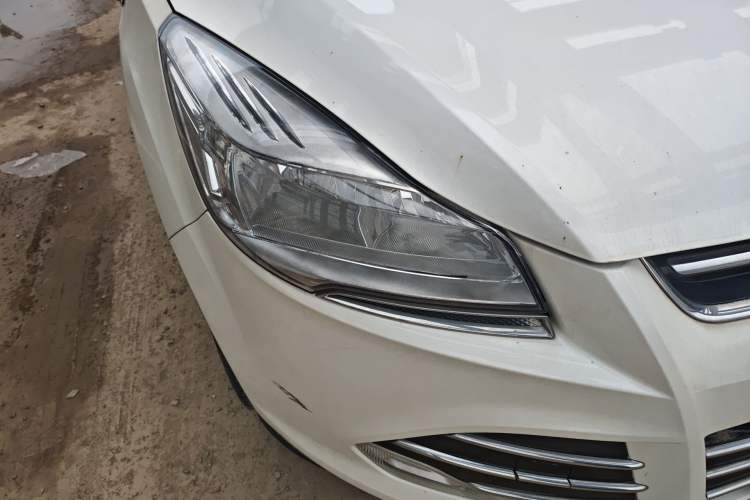 Used Ford Kuga 2013 1.6L GTDi Two-Wheel-Drive Trend Model Right Front Headlight