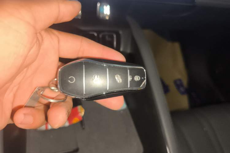 Used BYD Song L EV 2025 Intelligent Driving Version 662 km LiDAR Excellence Edition Vehicle Key