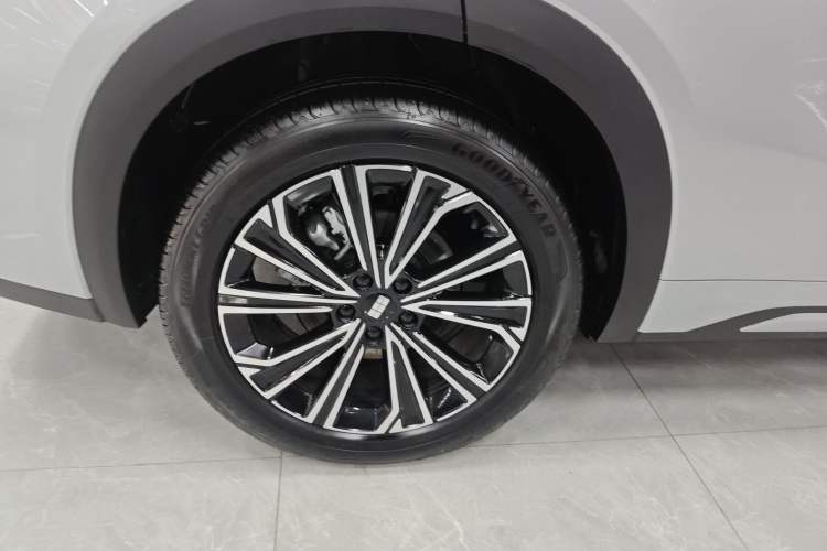 Used Geely Galaxy Xingjian 7 EM-i 2025 120km Flagship Edition Right Rear Wheel Hub