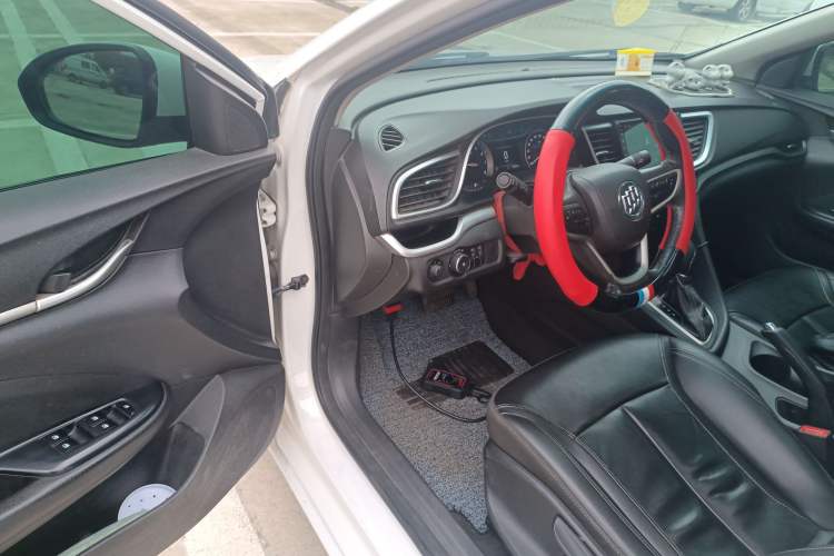 Used Buick GT 2018 18T Automatic Elite Model Driver Seat