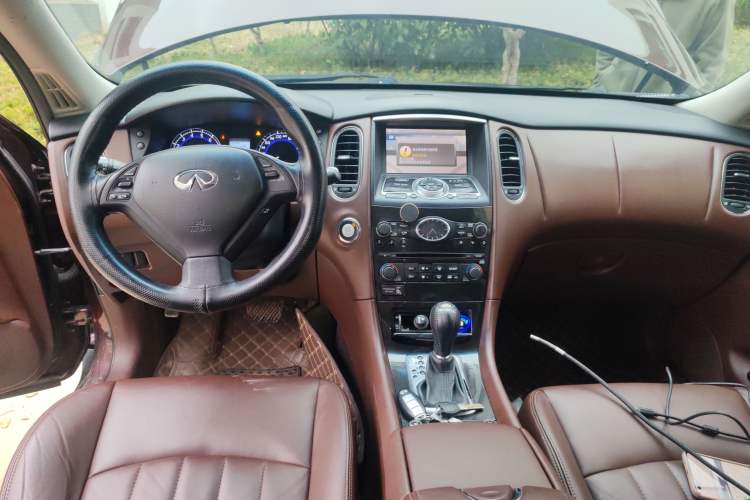 Used Infiniti QX50 2013 2.5L Two-Wheel-Drive Elegant Edition