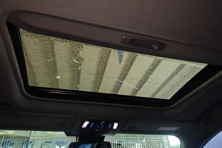 Used Toyota SIENNA 2021 2.5L Hybrid Premium Edition Headliner