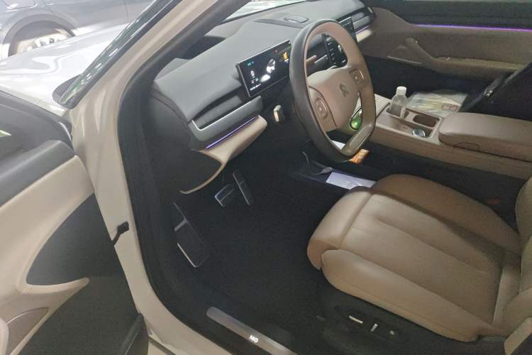 Used Nio ES8 2023 75 kWh Executive Edition
