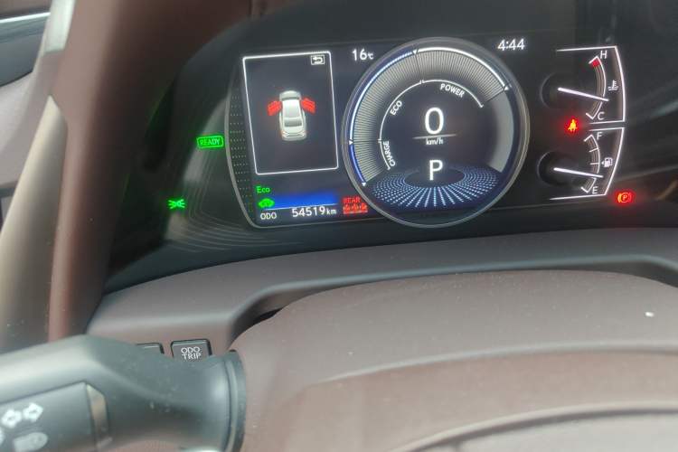 Used Lexus ES 2020 300h Premier Edition Odometer Close Up