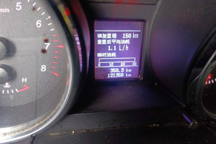 Used Jinbei S70 2018 1.5T Excellence Edition 7-Seater Odometer Close Up