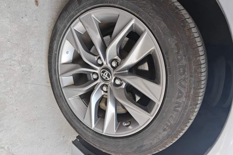 Used Toyota Avalon 2019 Dual-Engine 2.5L Luxury Edition China VI Standard