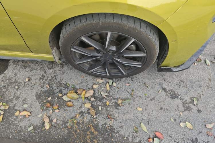 Used Lynk & Co 03 2021 03+ 2.0TD Automatic Wind-Chasing Edition Right Front Wheel Hub