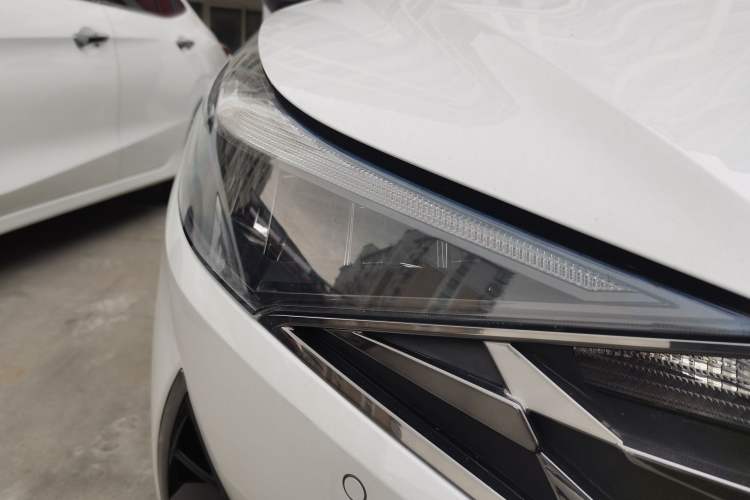 Used Hyundai Elantra 2021 1.5L CVT LUX Prestige Edition Right Front Headlight