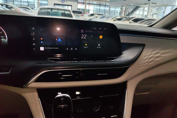 Used Buick GL8 2020 Avenir Avia Six-Seat Deluxe Edition Audio And AC Panel