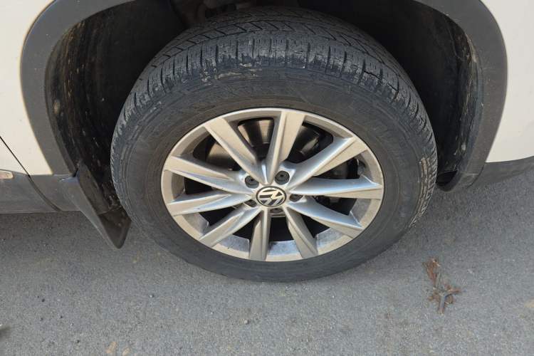 Used Volkswagen Tiguan 2015 1.8TSI Automatic Two-Wheel Drive Comfort Edition Right Front Wheel Hub
