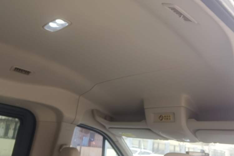 Used SAIC MAXUS Xintu V90 2022 2.0T Automatic ZhiDa Rear-Drive Long Wheelbase High-Roof Design with Single Rear Tire 9-Seater