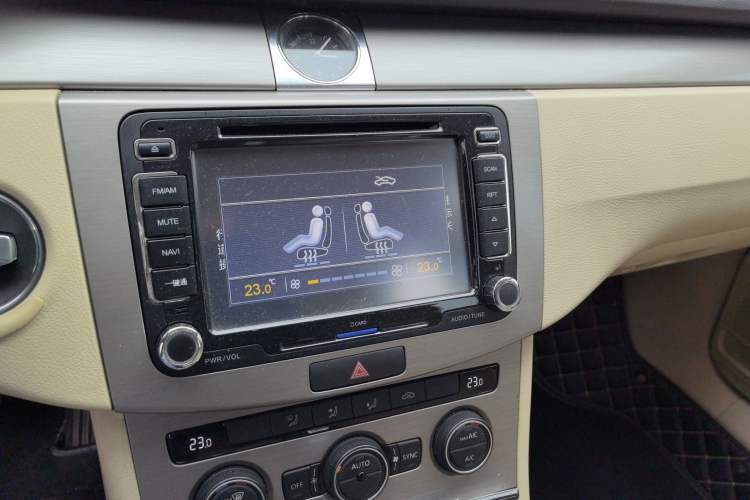 Used Volkswagen Magotan 2015 1.8TSI Advanced Model Audio And AC Panel