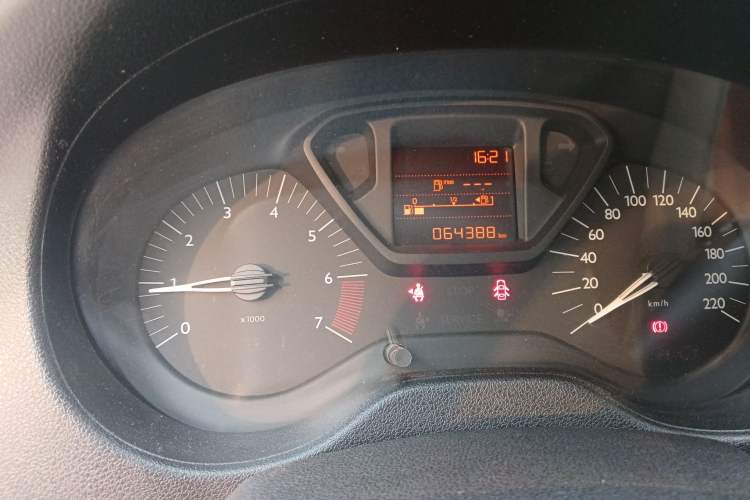 Used Citroen Elysee 2015 Zhishang Edition 1.6L Manual Fashion Model