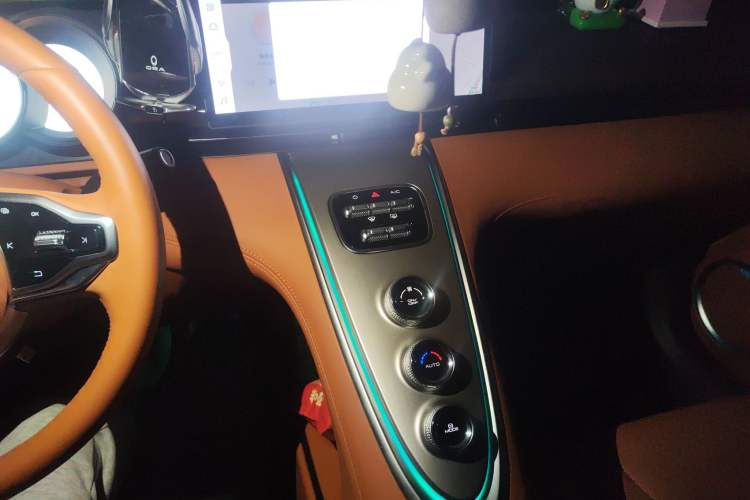 Used ORA Lightning Cat 2022 555 km Luxury Edition Audio And AC Panel