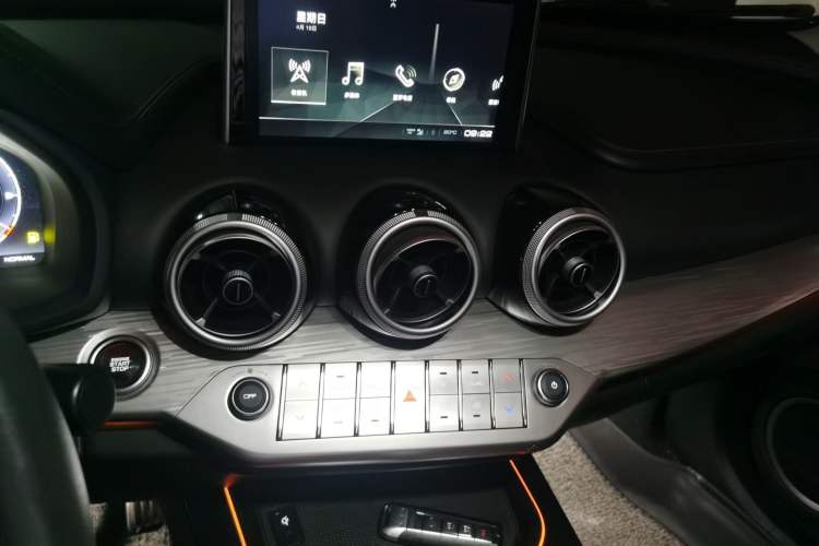 Used Wey VV7 2019 Upgraded Model 2.0T Flagship Version China VI