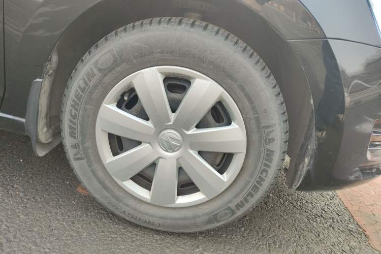 Used Volkswagen Santana 2015 1.6L Manual Fashion Edition Right Front Wheel Hub