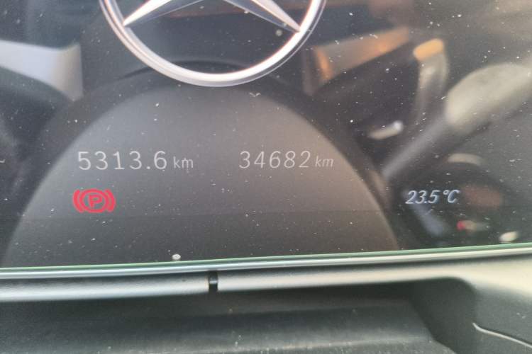 Used Mercedes-Benz C-Class 2023 Facelift C 260 L Odometer Close Up
